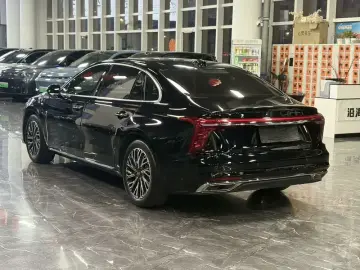 2023 Hongqi H5 с пробегом 28 000 км