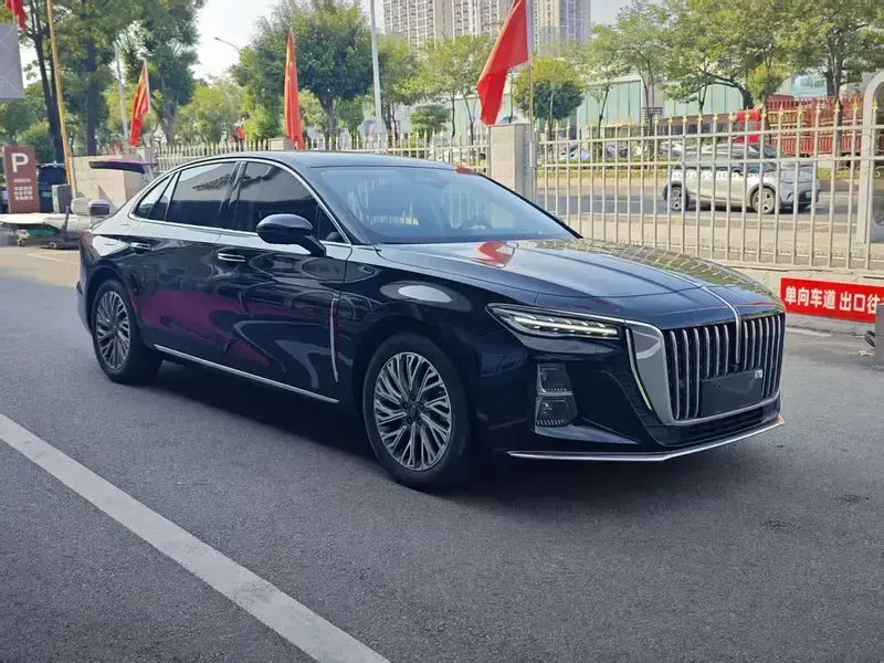 2023 Hongqi H5 с пробегом 15 000 км