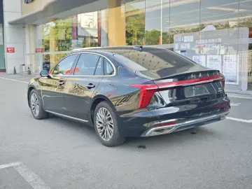 2023 Hongqi H5 с пробегом 15 000 км