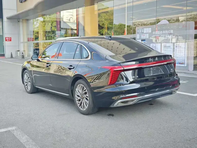 2023 Hongqi H5 с пробегом 15 000 км