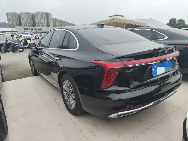 2023 Hongqi H5 с пробегом 31 000 км