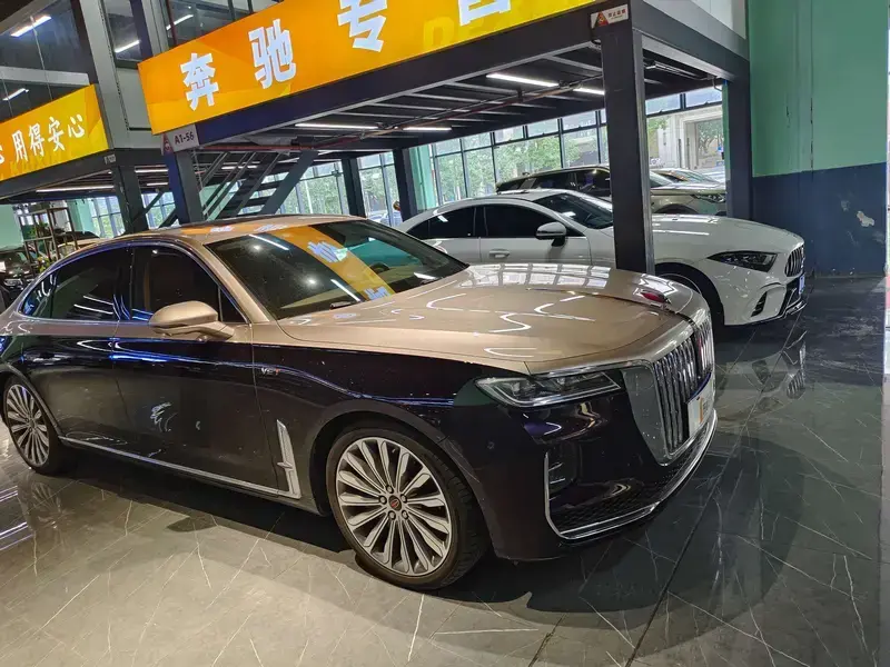 2022 Hongqi H9 с пробегом 47 000 км