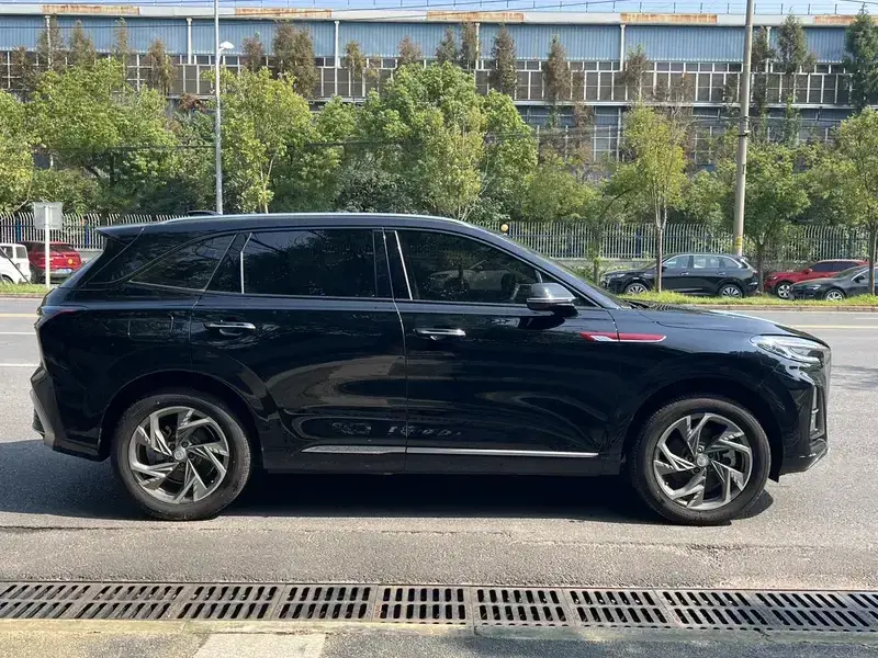 2025 Hongqi HS3 с пробегом 6 300 км