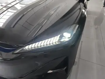 2025 Hongqi Tiangong 05 с пробегом 100 км