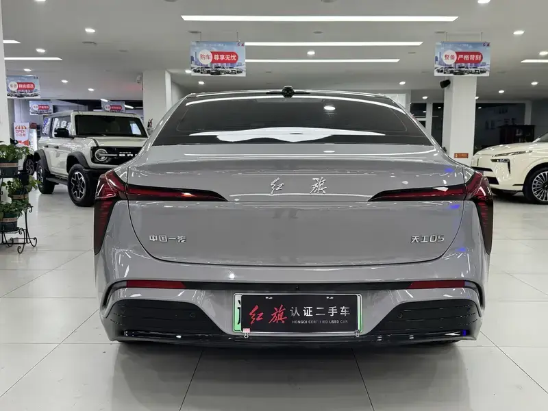 2025 Hongqi Tiangong 05 с пробегом 32 000 км