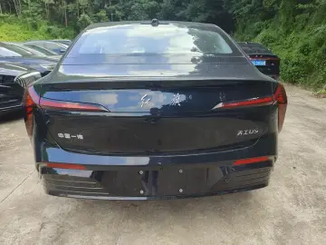 2025 Hongqi Tiangong 05 с пробегом 100 км
