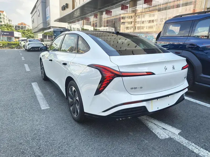2025 Hongqi Tiangong 05 с пробегом 100 км