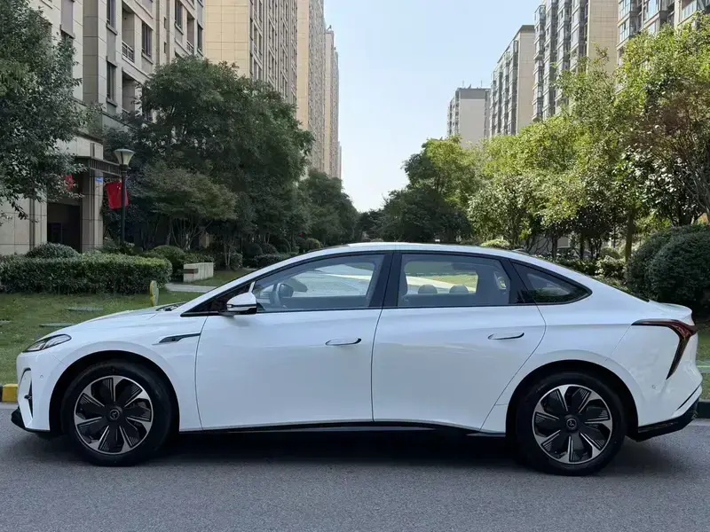2025 Hongqi Tiangong 05 с пробегом 15 000 км