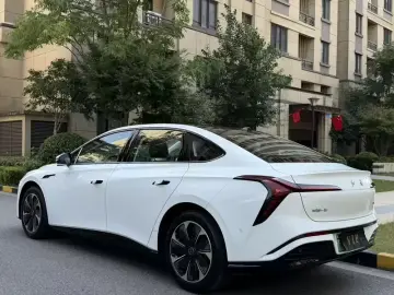2025 Hongqi Tiangong 05 с пробегом 15 000 км