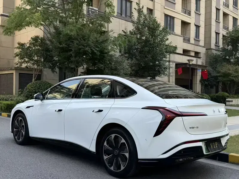 2025 Hongqi Tiangong 05 с пробегом 15 000 км