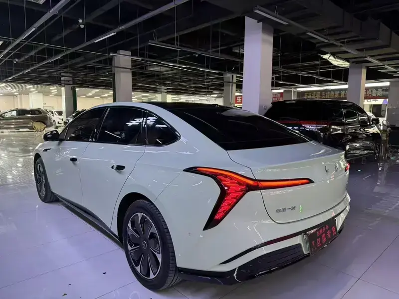 2025 Hongqi Tiangong 05 с пробегом 19 000 км