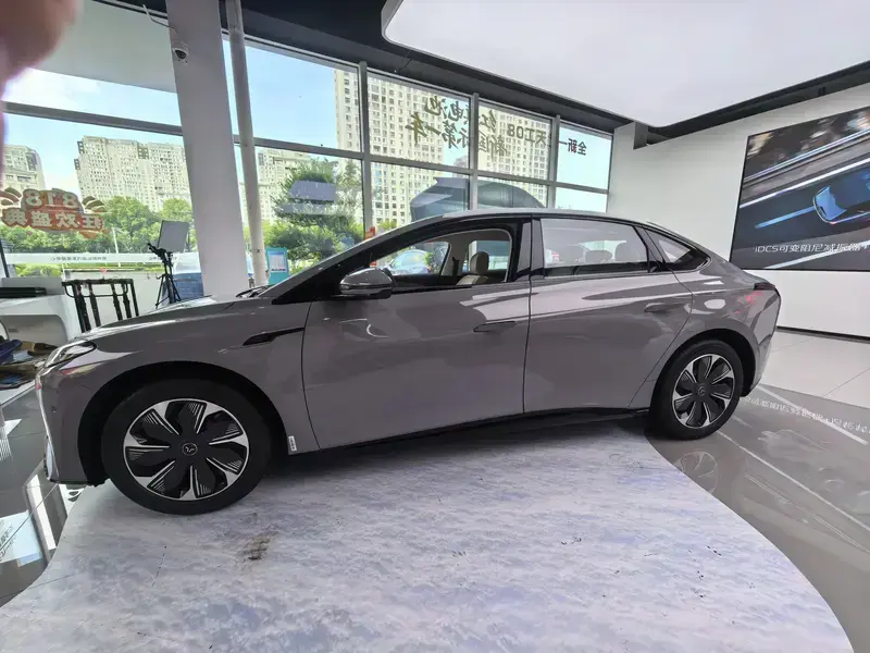 2026 Hongqi Tiangong 05 с пробегом 100 км