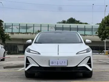 2025 Hongqi Tiangong 05 с пробегом 21 000 км
