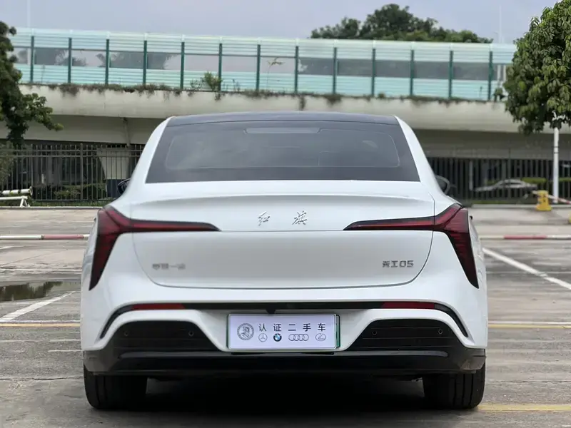 2025 Hongqi Tiangong 05 с пробегом 21 000 км
