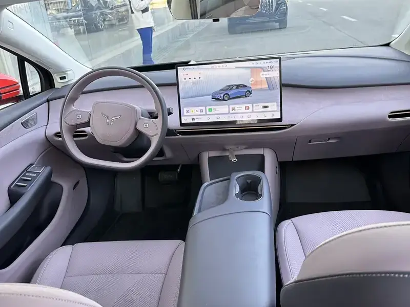 2025 Hongqi Tiangong 05 с пробегом 28 800 км