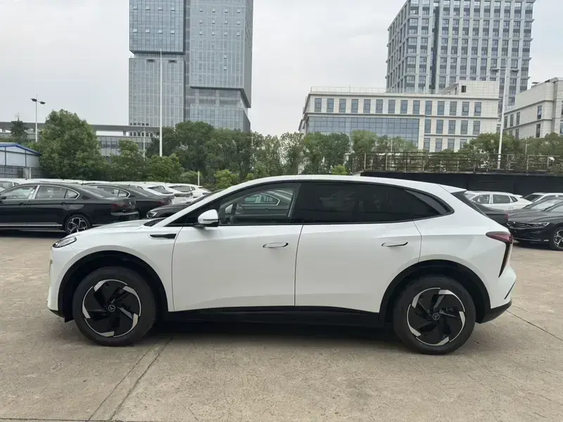 2025 Hongqi Tiangong 06 с пробегом 100 км