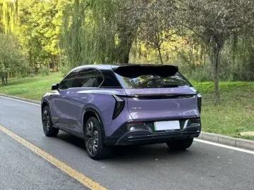 2025 Hongqi Tiangong 08 с пробегом 16 000 км