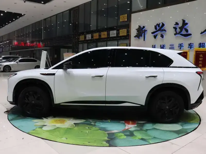 2025 Hongqi Tiangong 08 с пробегом 9 000 км