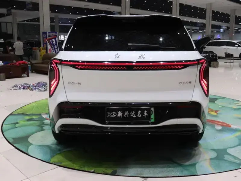 2025 Hongqi Tiangong 08 с пробегом 9 000 км