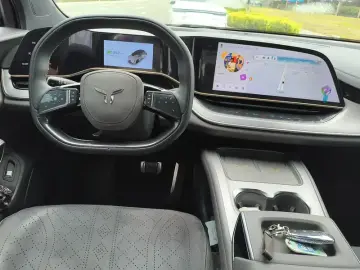 2025 Hongqi Tiangong 08 с пробегом 21 100 км