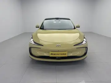 2024 IM Motors (Zhiji) L6 с пробегом 9 700 км