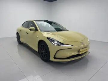 2024 IM Motors (Zhiji) L6 с пробегом 9 700 км