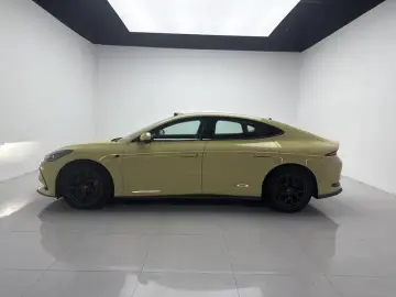 2024 IM Motors (Zhiji) L6 с пробегом 9 700 км