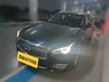 Infiniti Q70