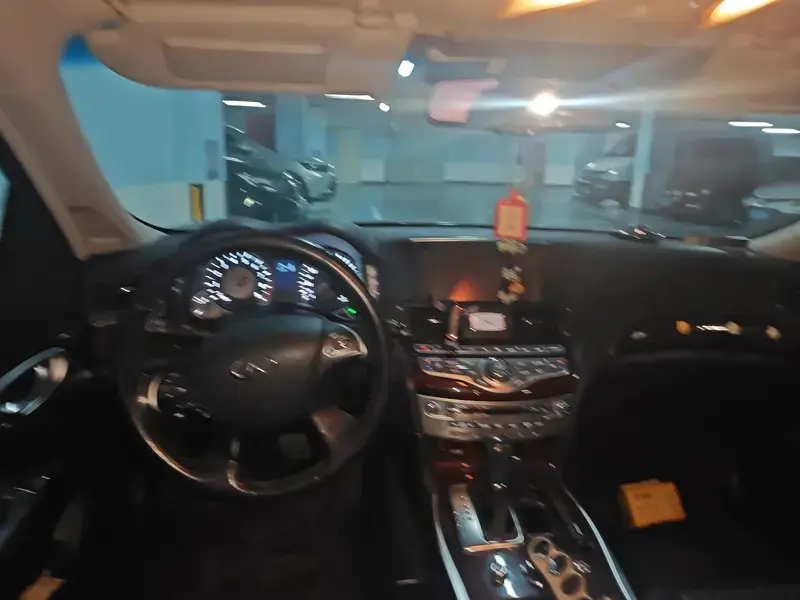 2017 Infiniti Q70 с пробегом 144 000 км