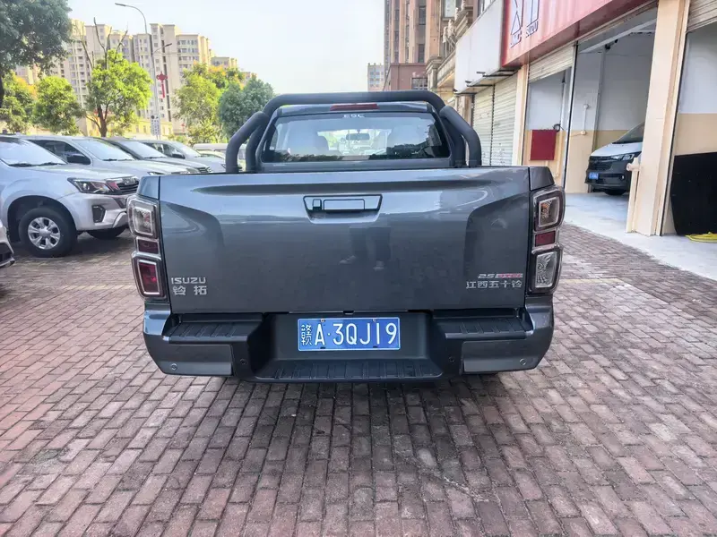 2024 Isuzu Lingtuo с пробегом 1 000 км