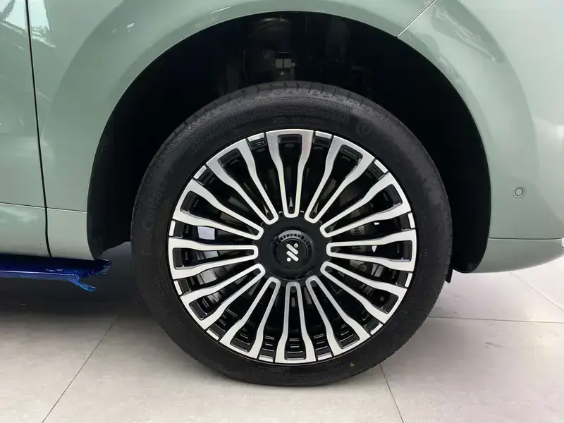 2026 IM Motors (Zhiji) LS8 с пробегом 10 500 км