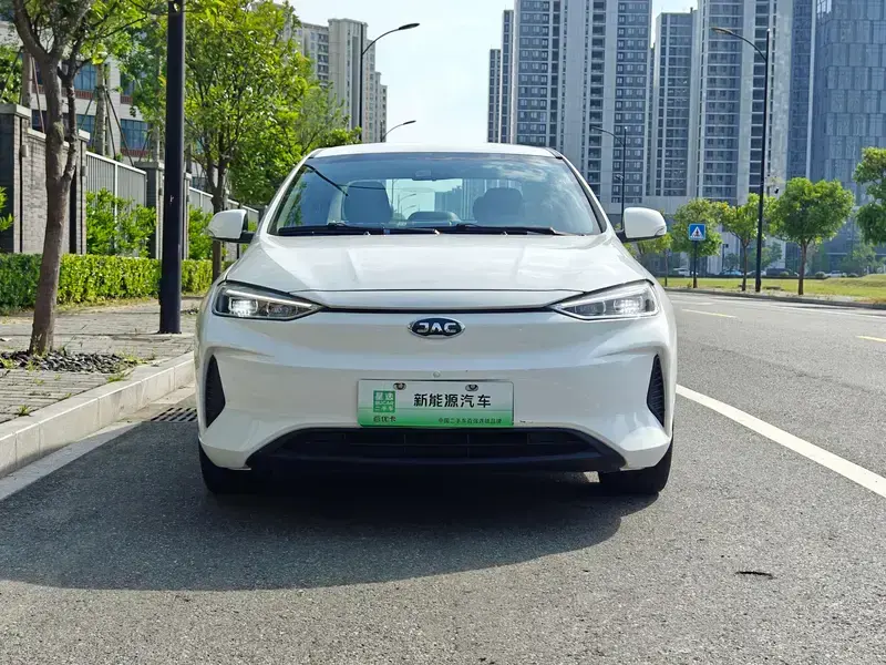 2021 JAC iEVA50 с пробегом 49 000 км