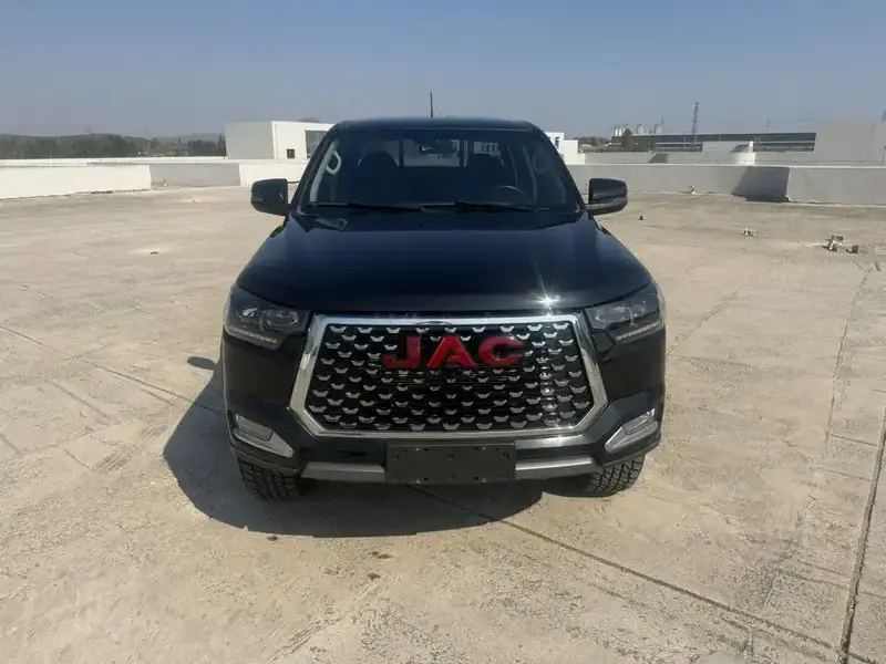 2023 JAC T8 с пробегом 18 000 км