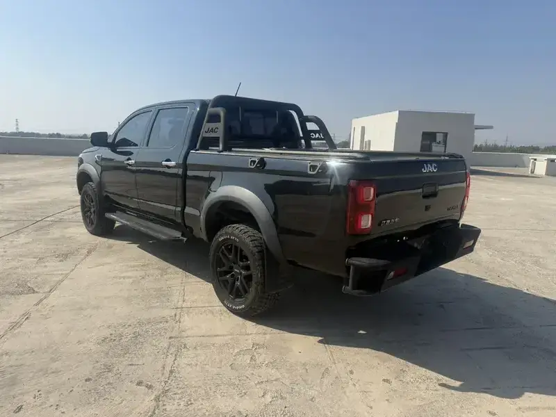 2023 JAC T8 с пробегом 18 000 км