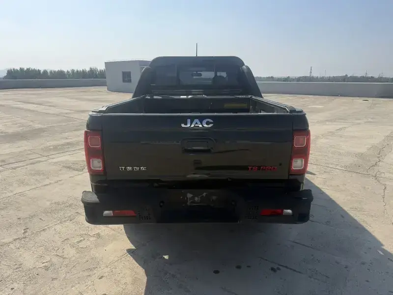 2023 JAC T8 с пробегом 18 000 км