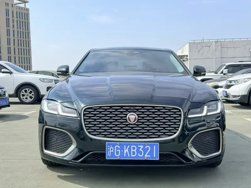2024 Jaguar XF с пробегом 8 900 км
