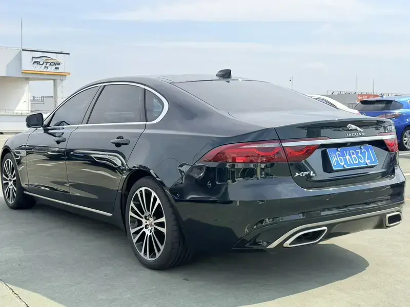 2024 Jaguar XF с пробегом 8 900 км