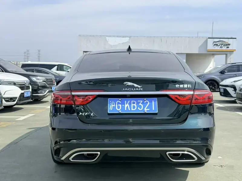 2024 Jaguar XF с пробегом 8 900 км