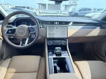2024 Jaguar XF с пробегом 8 900 км