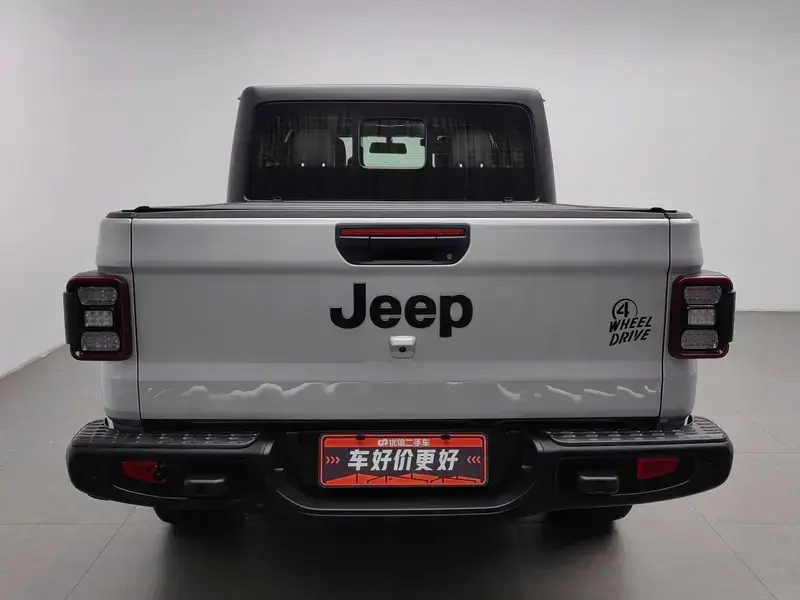2023 Jeep Gladiator с пробегом 10 700 км