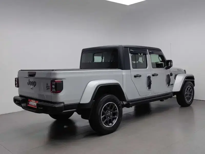 2023 Jeep Gladiator с пробегом 10 700 км