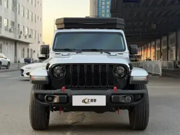 2023 Jeep Gladiator с пробегом 14 000 км