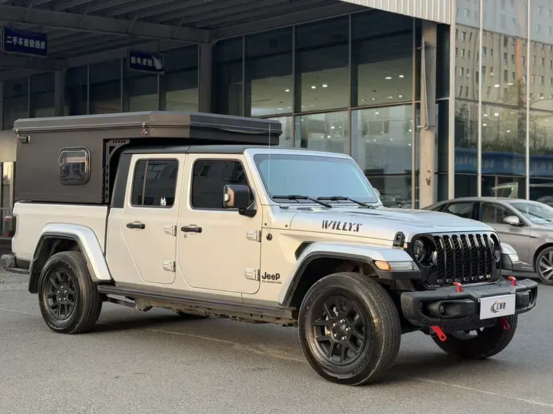 2023 Jeep Gladiator с пробегом 14 000 км