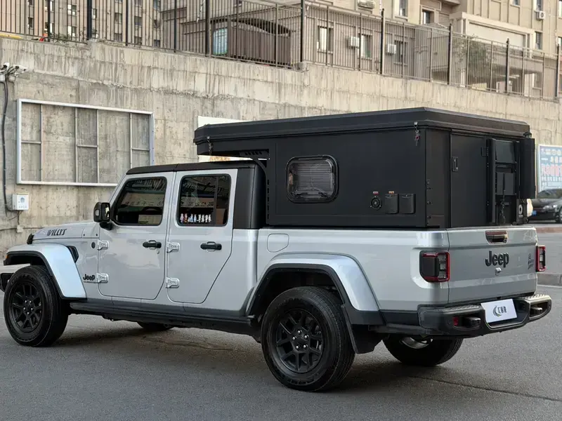 2023 Jeep Gladiator с пробегом 14 000 км
