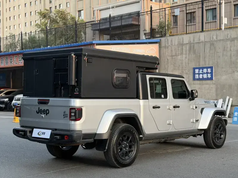 2023 Jeep Gladiator с пробегом 14 000 км