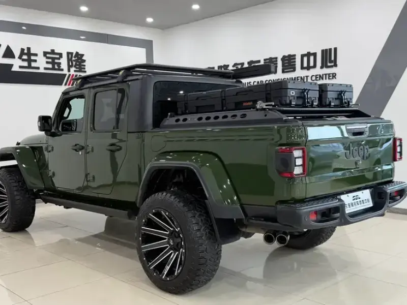 2023 Jeep Gladiator с пробегом 21 000 км