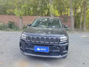 2022 Jeep Grand Commander с пробегом 25 000 км