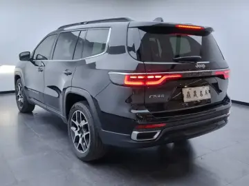 2022 Jeep Grand Commander с пробегом 57 000 км