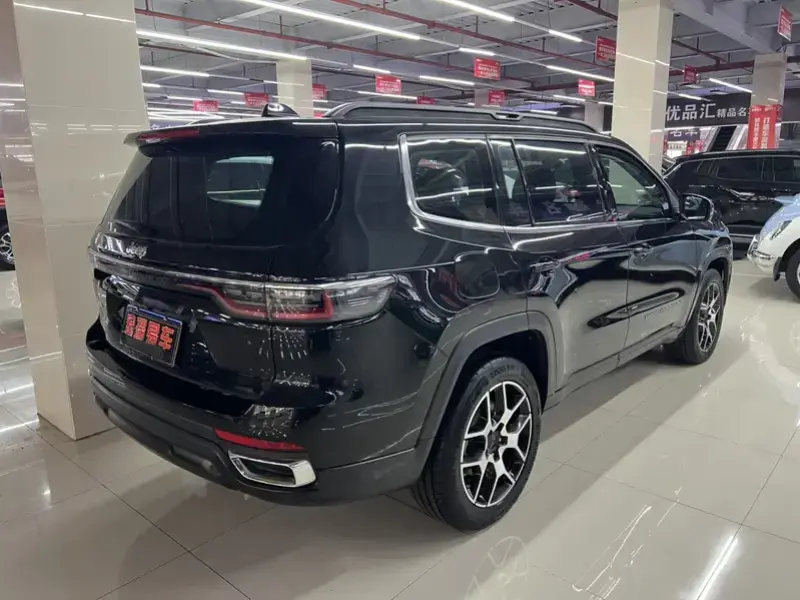 2022 Jeep Grand Commander с пробегом 65 000 км