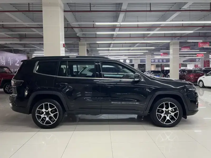 2022 Jeep Grand Commander с пробегом 65 000 км